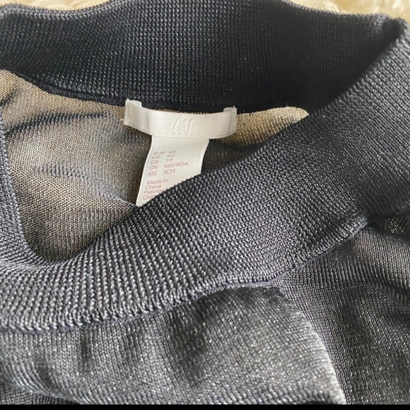 Reposhed - H&M mesh black top - Picture 3 of 3